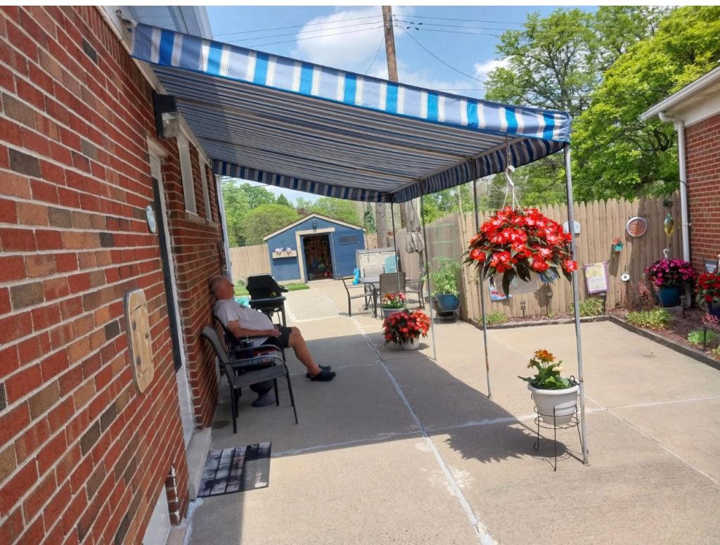 Stationary Canopies